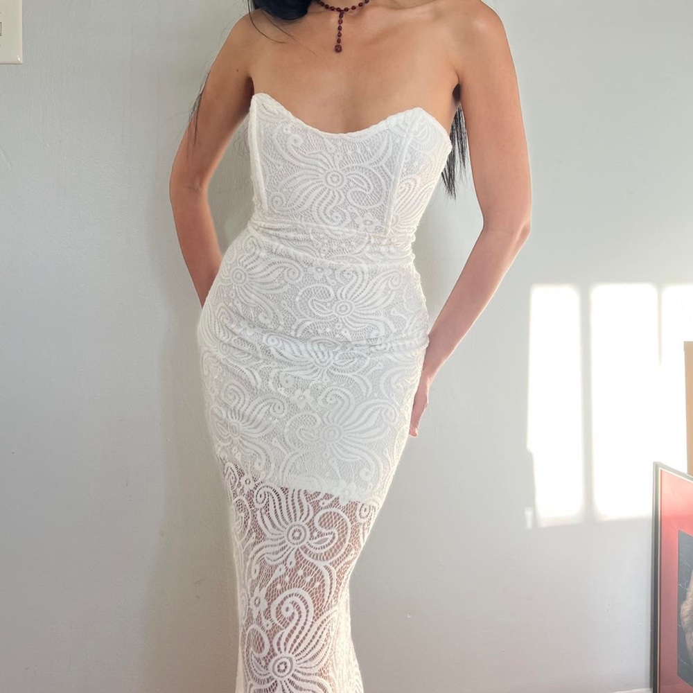 Elegant White Lace Strapless Dress